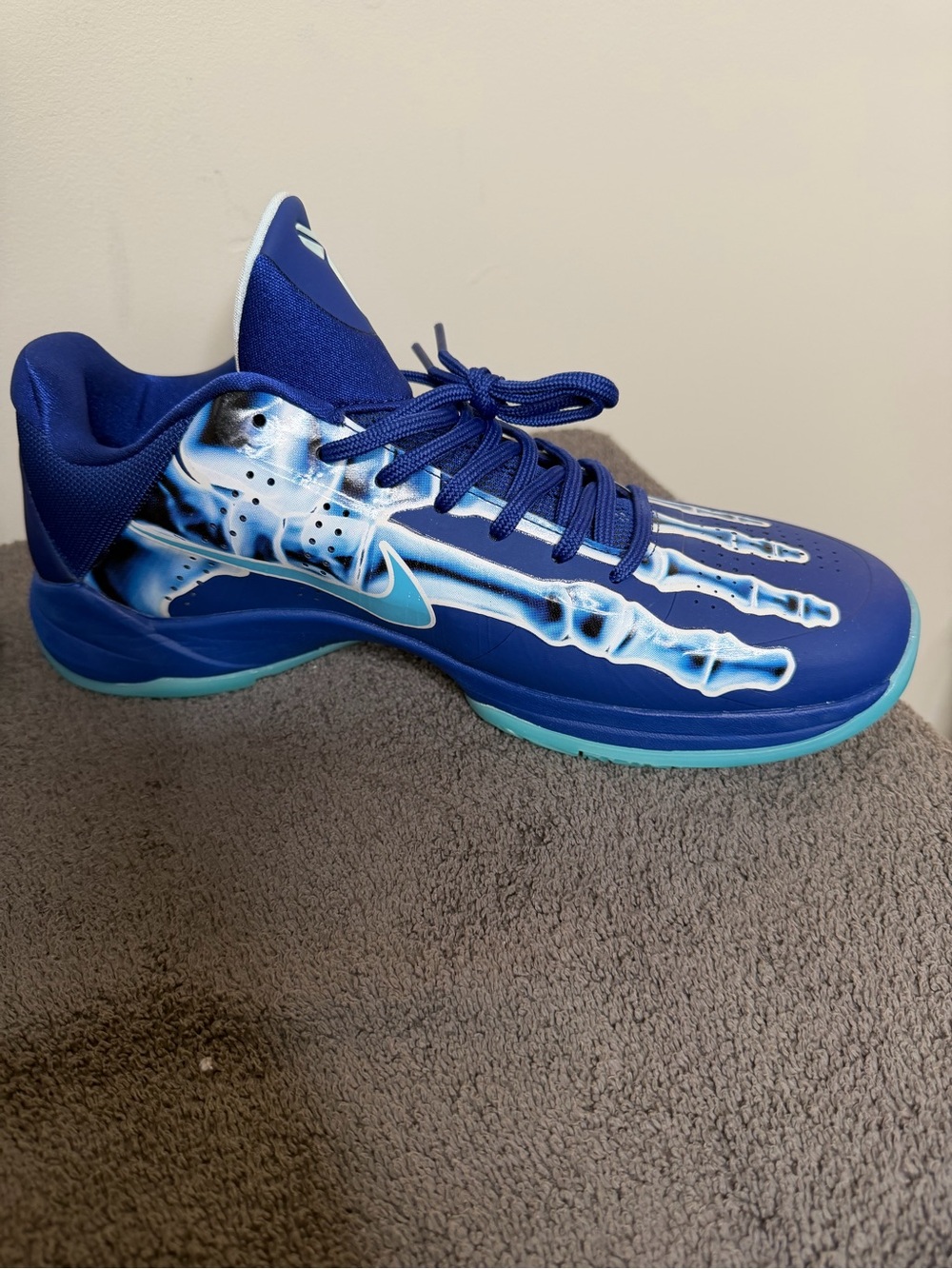 Nike Men’s size 11 Kobe Blue Basketball Shoes Blue X-ray Skeleton Aqua Sneakers - Picture 6 of 8